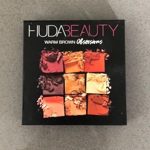 Huda Beauty Eyeshadow Warm Brown